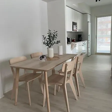 Uusi Ja Valoisa Kaksio Lahella Kirjurinluotoa